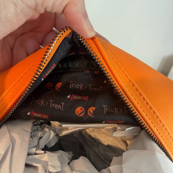 Loungefly Trick or Treat Sam Cosplay Mini Backpack – Halloween Edition NWT - Picture 8 of 12